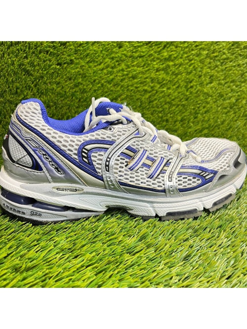 New Balance 1063 Womens Size 8.5 White Silver Athletic Running Shoes Sneakers